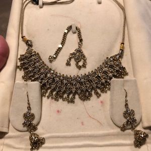 Necklace and earring set